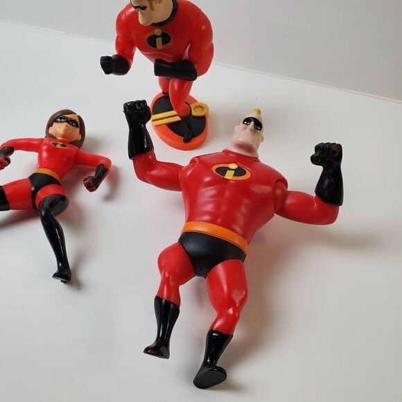 Mrs. Incredible Mr. INCREDIBLE ACTION Figure McDonald's Toy Bundle lot - Picture 3 of 5